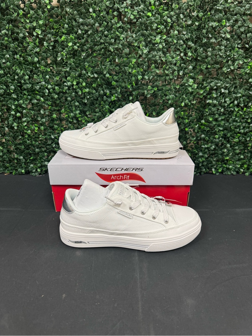Skechers Arch Fit Arcade - Meet Ya There - Women’s 9